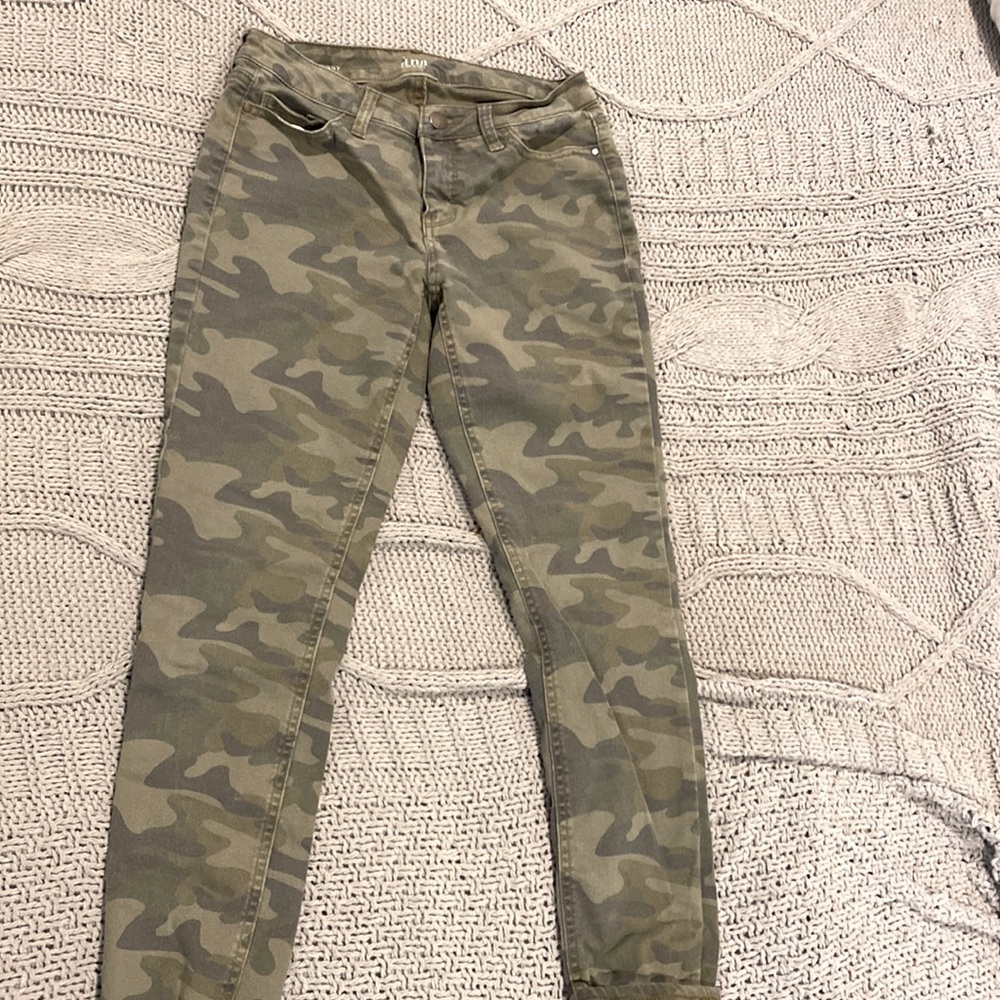 Camo skinny jeans